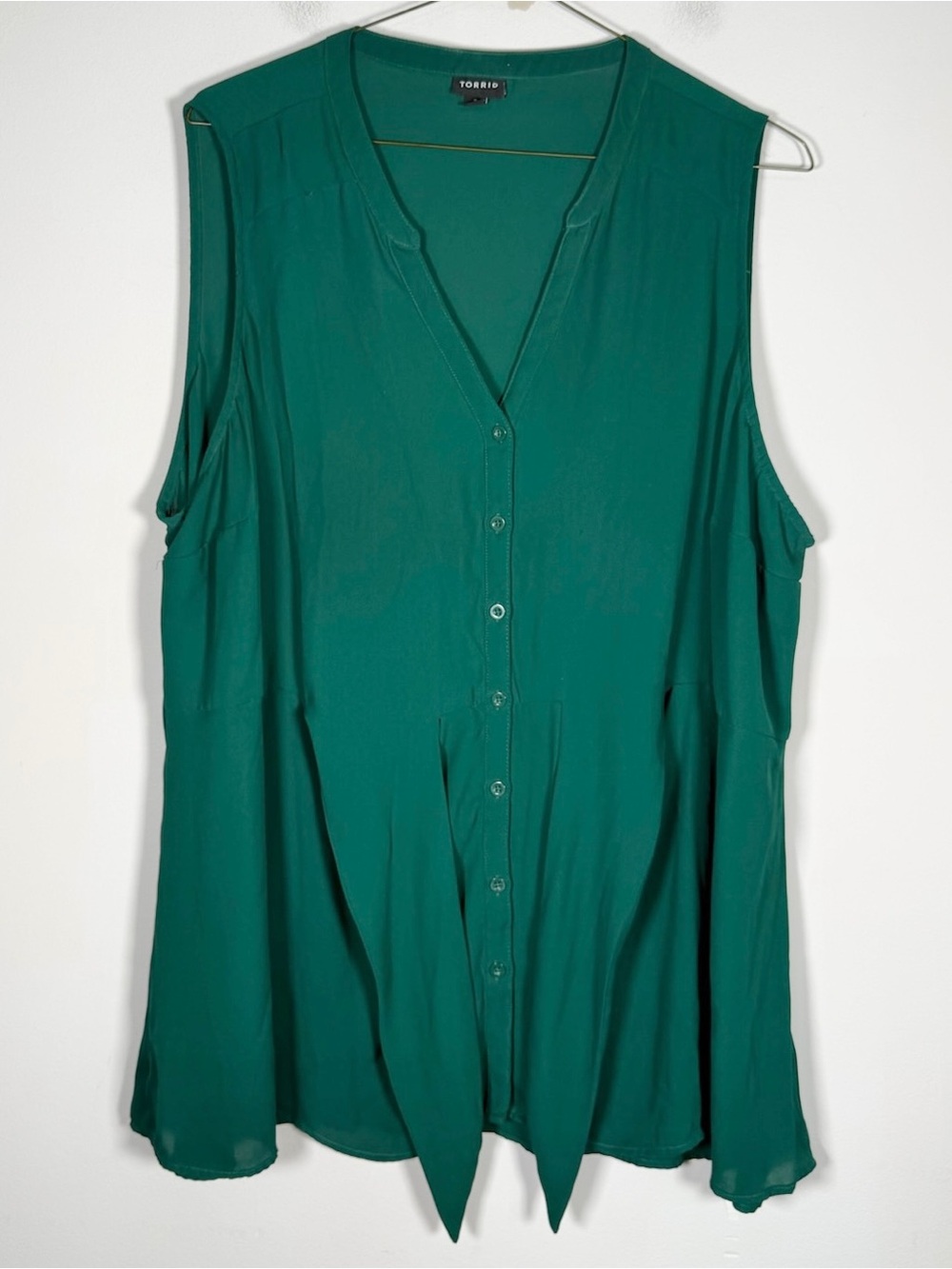 torrid Women’s Plus Size 3/3X Sleeveless Button Down Top